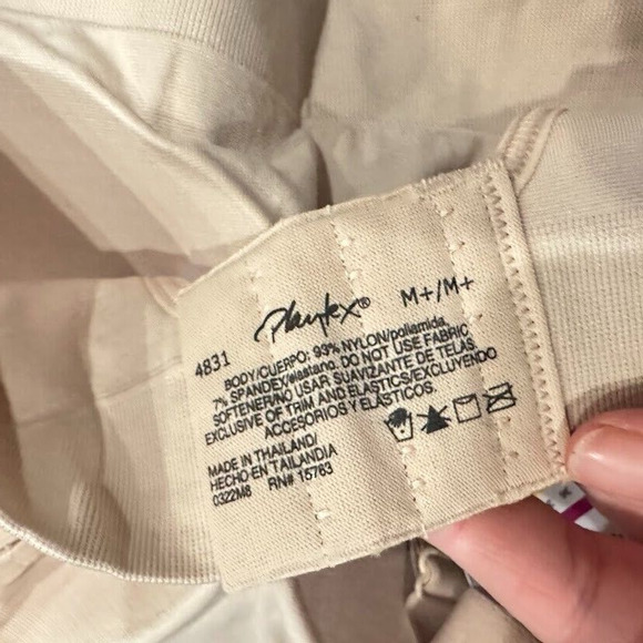 Playtex Secrets Seamless Comfort Bra Beige Ultra Soft 4831 Size Medium Wireless - Picture 2 of 7